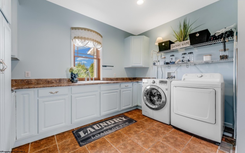 203 Jade Drive, Morgantown, West Virginia 26508, 5 Bedrooms Bedrooms, 13 Rooms Rooms,4 BathroomsBathrooms,Single Family Detached,For Sale,Jade,10161696