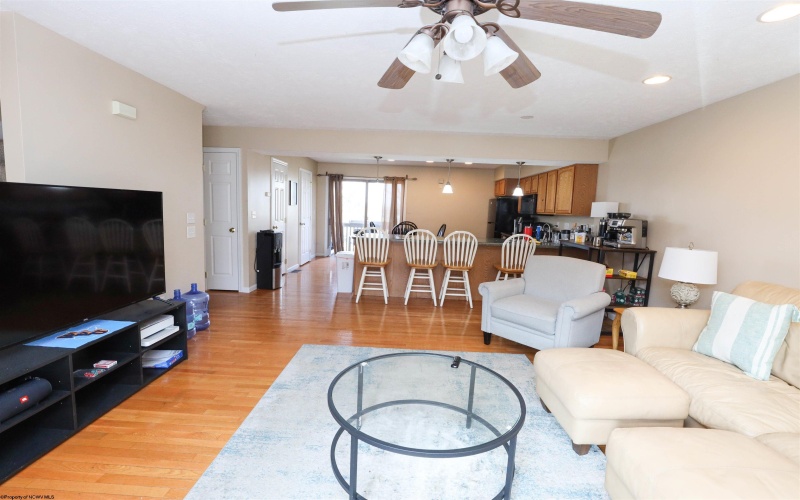 5 Sunridge Drive, Morgantown, West Virginia 26505, 4 Bedrooms Bedrooms, 8 Rooms Rooms,4 BathroomsBathrooms,Single Family Attached,For Sale,Sunridge,10163656