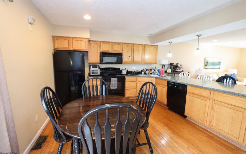 5 Sunridge Drive, Morgantown, West Virginia 26505, 4 Bedrooms Bedrooms, 8 Rooms Rooms,4 BathroomsBathrooms,Single Family Attached,For Sale,Sunridge,10163656