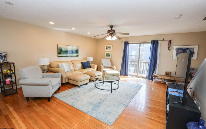 5 Sunridge Drive, Morgantown, West Virginia 26505, 4 Bedrooms Bedrooms, 8 Rooms Rooms,4 BathroomsBathrooms,Single Family Attached,For Sale,Sunridge,10163656