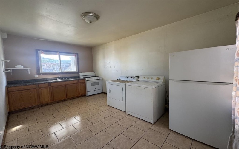 124 Chestnut Street, Weston, West Virginia 26452, ,Multi-unit/income,For Sale,Chestnut,10163642