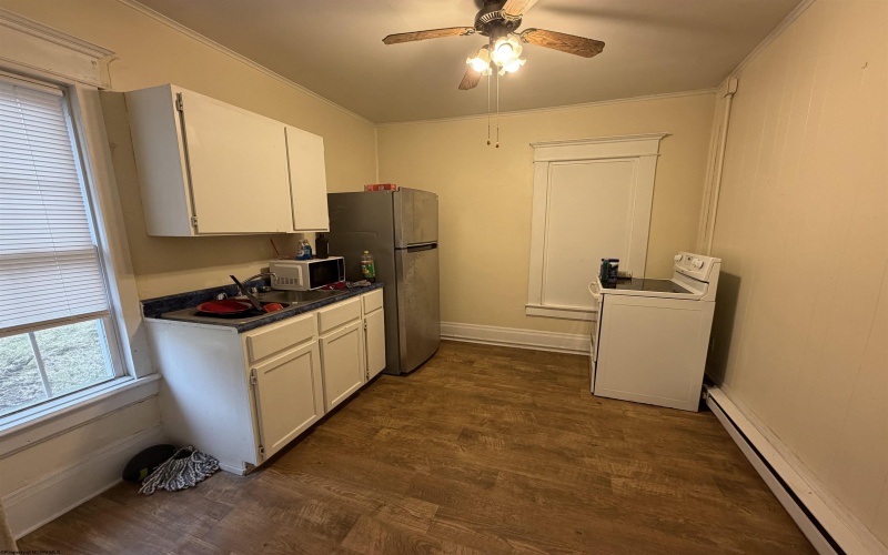 263 Taylor Street, Morgantown, West Virginia 26505, 2 Bedrooms Bedrooms, 3 Rooms Rooms,1 BathroomBathrooms,Residential Rentals,For Rent,Taylor,10163655