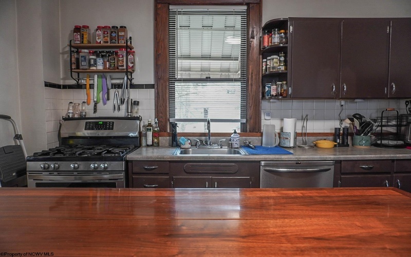 301 Arch Street, Morgantown, West Virginia 26501, 4 Bedrooms Bedrooms, 10 Rooms Rooms,2 BathroomsBathrooms,Single Family Detached,For Sale,Arch,10163652