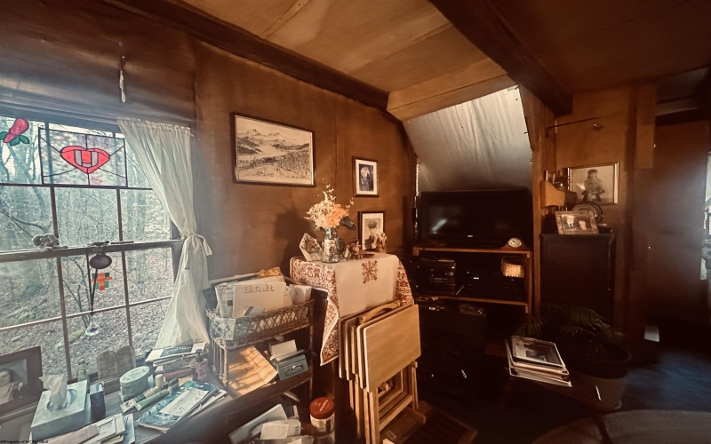 2527 Smithtown Road, Morgantown, West Virginia 26508, 2 Bedrooms Bedrooms, 5 Rooms Rooms,1 BathroomBathrooms,Single Family Detached,For Sale,Smithtown,10163648