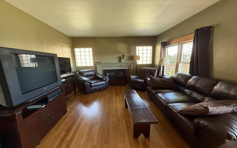 106 Glendale Avenue, Elkins, West Virginia 26241, 3 Bedrooms Bedrooms, 5 Rooms Rooms,1 BathroomBathrooms,Single Family Detached,For Sale,Glendale,10163646