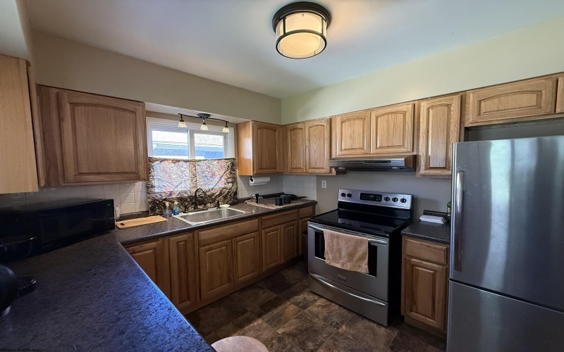 106 Glendale Avenue, Elkins, West Virginia 26241, 3 Bedrooms Bedrooms, 5 Rooms Rooms,1 BathroomBathrooms,Single Family Detached,For Sale,Glendale,10163646