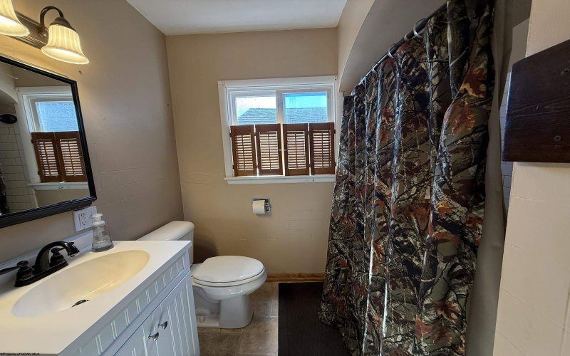 106 Glendale Avenue, Elkins, West Virginia 26241, 3 Bedrooms Bedrooms, 5 Rooms Rooms,1 BathroomBathrooms,Single Family Detached,For Sale,Glendale,10163646