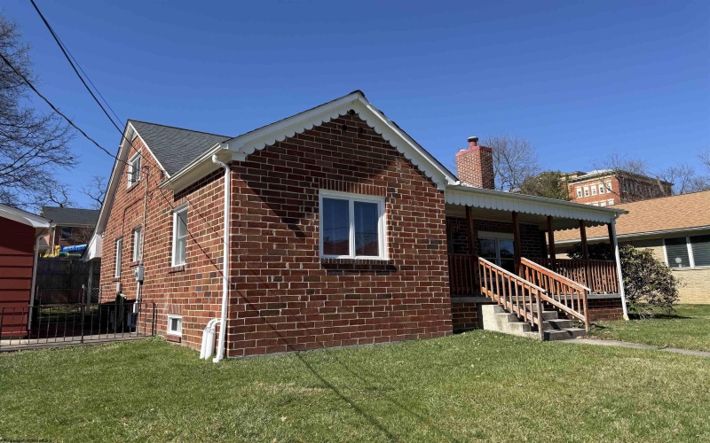 106 Glendale Avenue, Elkins, West Virginia 26241, 3 Bedrooms Bedrooms, 5 Rooms Rooms,1 BathroomBathrooms,Single Family Detached,For Sale,Glendale,10163646