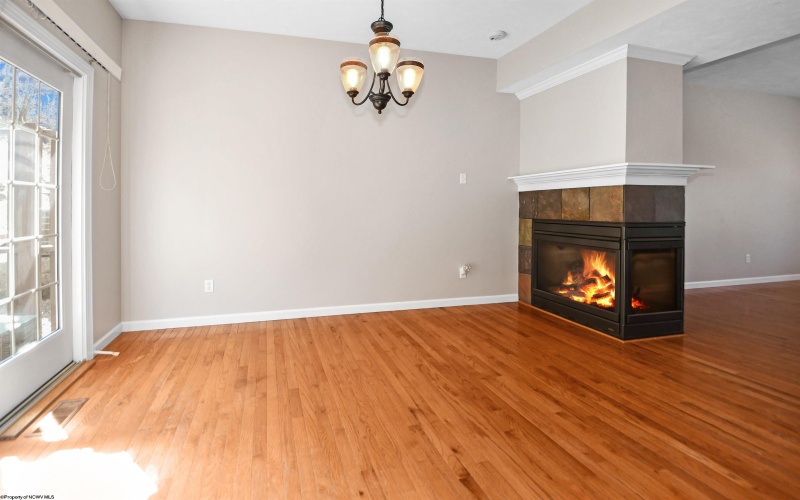 124 Claremont Court, Morgantown, West Virginia 26501, 3 Bedrooms Bedrooms, 6 Rooms Rooms,2 BathroomsBathrooms,Single Family Attached,For Sale,Claremont,10163669