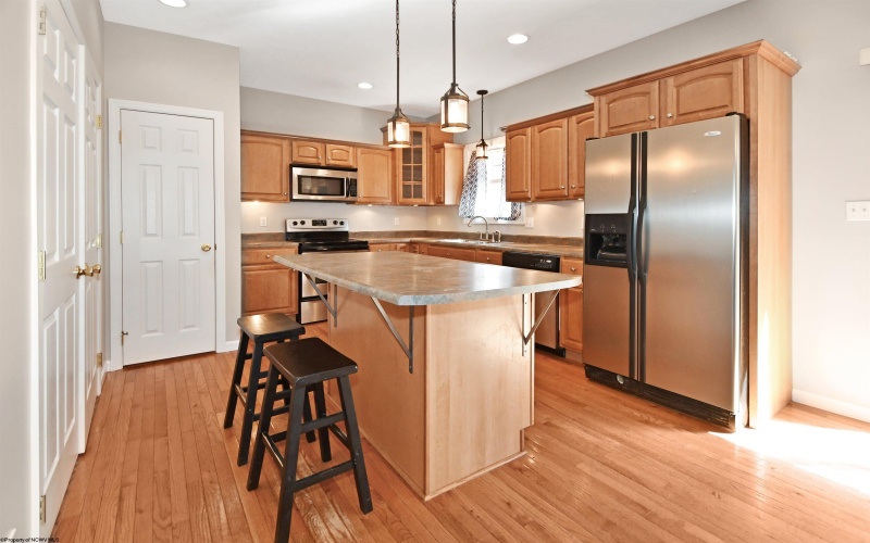 124 Claremont Court, Morgantown, West Virginia 26501, 3 Bedrooms Bedrooms, 6 Rooms Rooms,2 BathroomsBathrooms,Single Family Attached,For Sale,Claremont,10163669