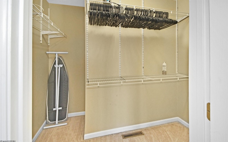 124 Claremont Court, Morgantown, West Virginia 26501, 3 Bedrooms Bedrooms, 6 Rooms Rooms,2 BathroomsBathrooms,Single Family Attached,For Sale,Claremont,10163669