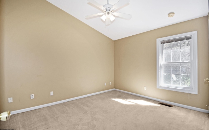 124 Claremont Court, Morgantown, West Virginia 26501, 3 Bedrooms Bedrooms, 6 Rooms Rooms,2 BathroomsBathrooms,Single Family Attached,For Sale,Claremont,10163669