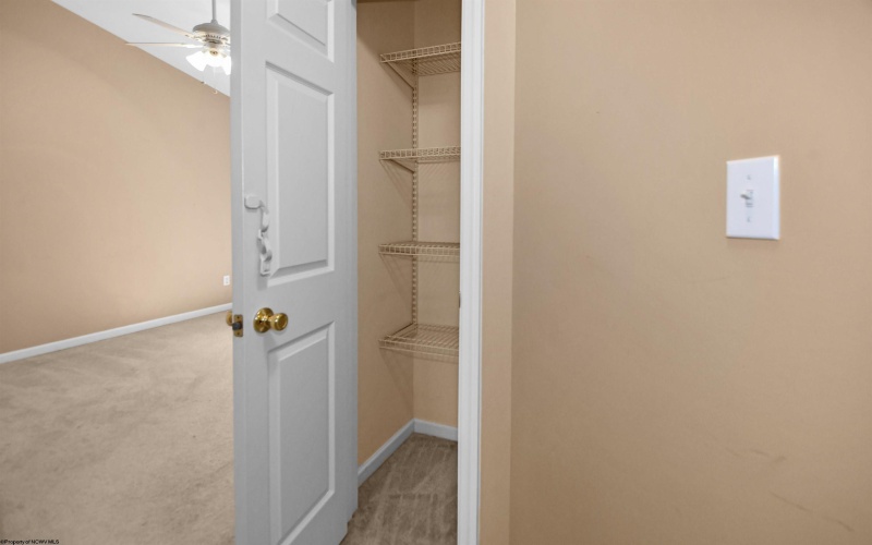 124 Claremont Court, Morgantown, West Virginia 26501, 3 Bedrooms Bedrooms, 6 Rooms Rooms,2 BathroomsBathrooms,Single Family Attached,For Sale,Claremont,10163669