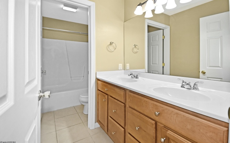 124 Claremont Court, Morgantown, West Virginia 26501, 3 Bedrooms Bedrooms, 6 Rooms Rooms,2 BathroomsBathrooms,Single Family Attached,For Sale,Claremont,10163669