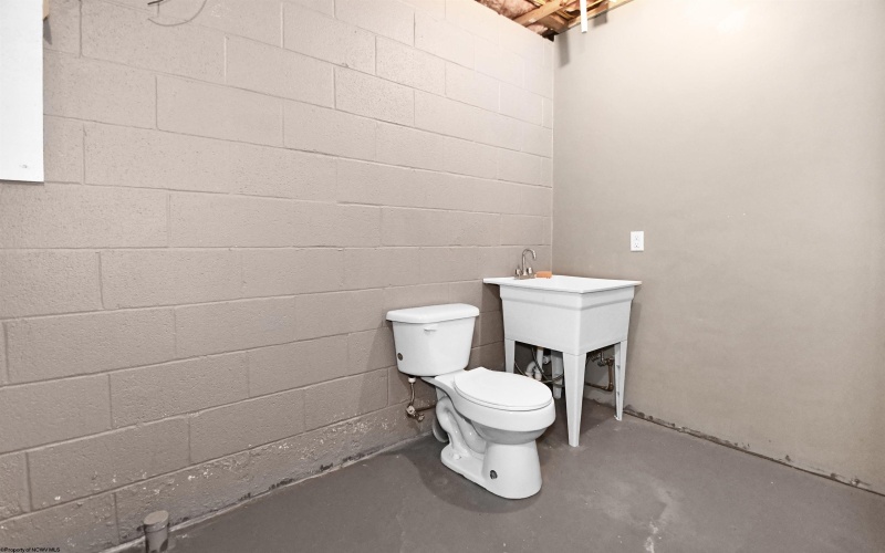 124 Claremont Court, Morgantown, West Virginia 26501, 3 Bedrooms Bedrooms, 6 Rooms Rooms,2 BathroomsBathrooms,Single Family Attached,For Sale,Claremont,10163669