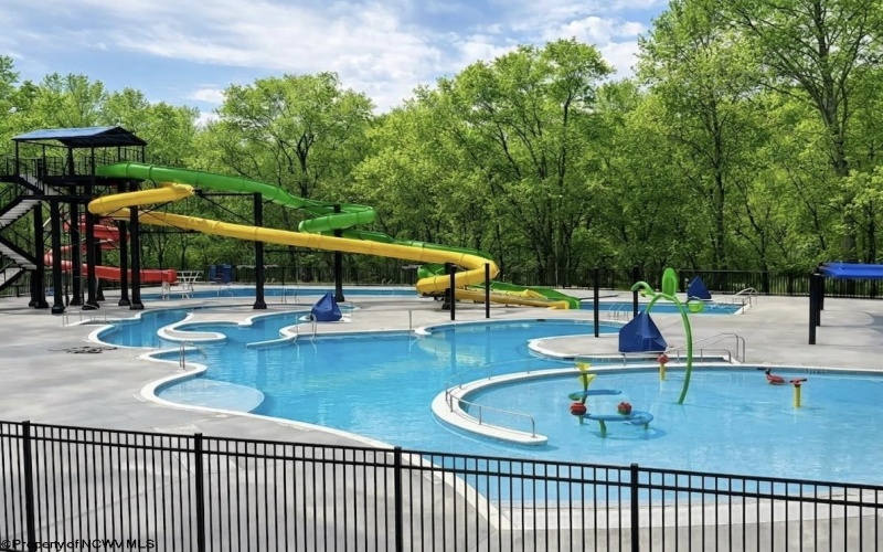 124 Claremont Court, Morgantown, West Virginia 26501, 3 Bedrooms Bedrooms, 6 Rooms Rooms,2 BathroomsBathrooms,Single Family Attached,For Sale,Claremont,10163669