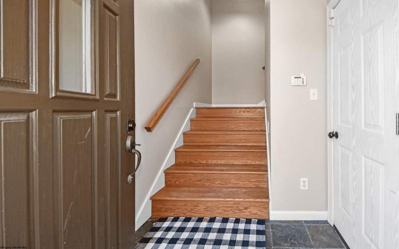 124 Claremont Court, Morgantown, West Virginia 26501, 3 Bedrooms Bedrooms, 6 Rooms Rooms,2 BathroomsBathrooms,Single Family Attached,For Sale,Claremont,10163669