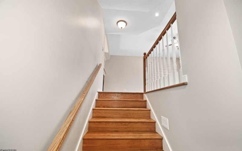 124 Claremont Court, Morgantown, West Virginia 26501, 3 Bedrooms Bedrooms, 6 Rooms Rooms,2 BathroomsBathrooms,Single Family Attached,For Sale,Claremont,10163669