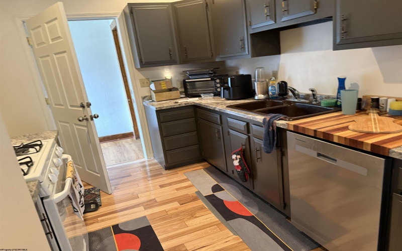 2027 Hamill Avenue, Clarksburg, West Virginia 26301, ,Multi-unit/income,For Sale,Hamill,10163662