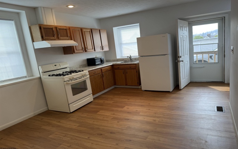 2027 Hamill Avenue, Clarksburg, West Virginia 26301, ,Multi-unit/income,For Sale,Hamill,10163662