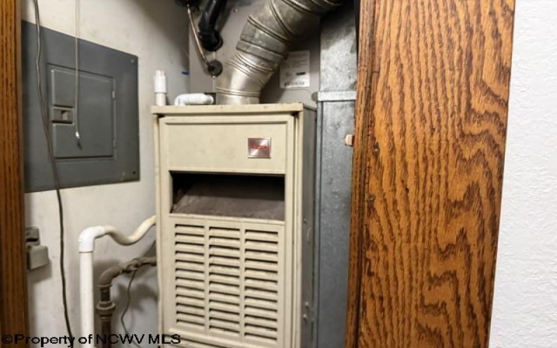 2027 Hamill Avenue, Clarksburg, West Virginia 26301, ,Multi-unit/income,For Sale,Hamill,10163662