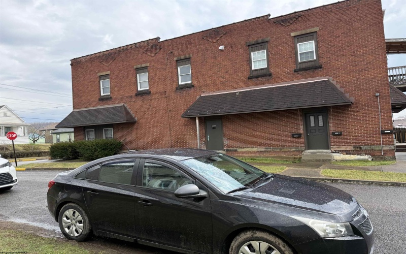2027 Hamill Avenue, Clarksburg, West Virginia 26301, ,Multi-unit/income,For Sale,Hamill,10163662