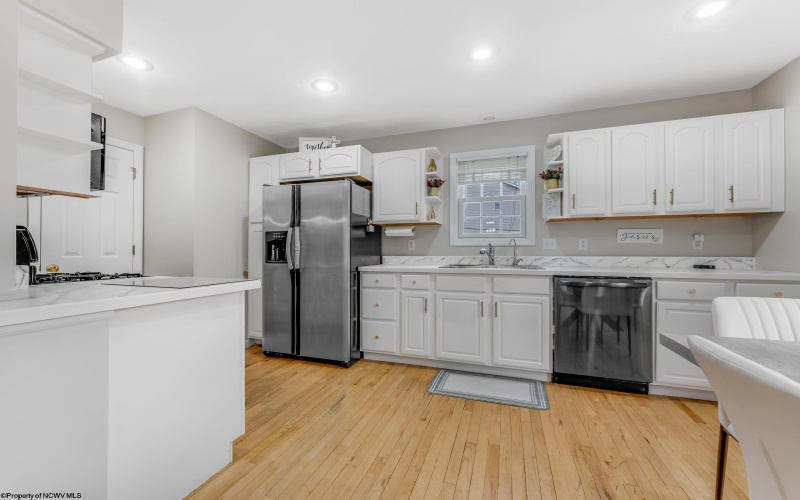 701 Park Side Lane, Morgantown, West Virginia 26501, 4 Bedrooms Bedrooms, 8 Rooms Rooms,3 BathroomsBathrooms,Single Family Detached,For Sale,Park Side,10163674