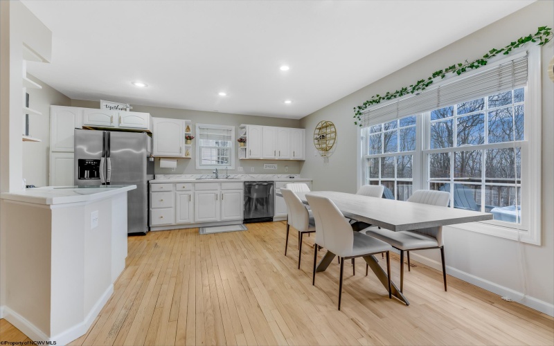 701 Park Side Lane, Morgantown, West Virginia 26501, 4 Bedrooms Bedrooms, 8 Rooms Rooms,3 BathroomsBathrooms,Single Family Detached,For Sale,Park Side,10163674