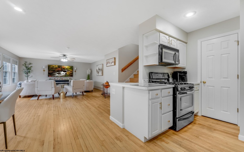 701 Park Side Lane, Morgantown, West Virginia 26501, 4 Bedrooms Bedrooms, 8 Rooms Rooms,3 BathroomsBathrooms,Single Family Detached,For Sale,Park Side,10163674