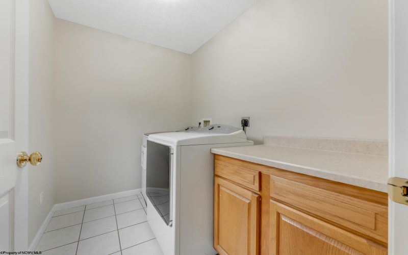 701 Park Side Lane, Morgantown, West Virginia 26501, 4 Bedrooms Bedrooms, 8 Rooms Rooms,3 BathroomsBathrooms,Single Family Detached,For Sale,Park Side,10163674