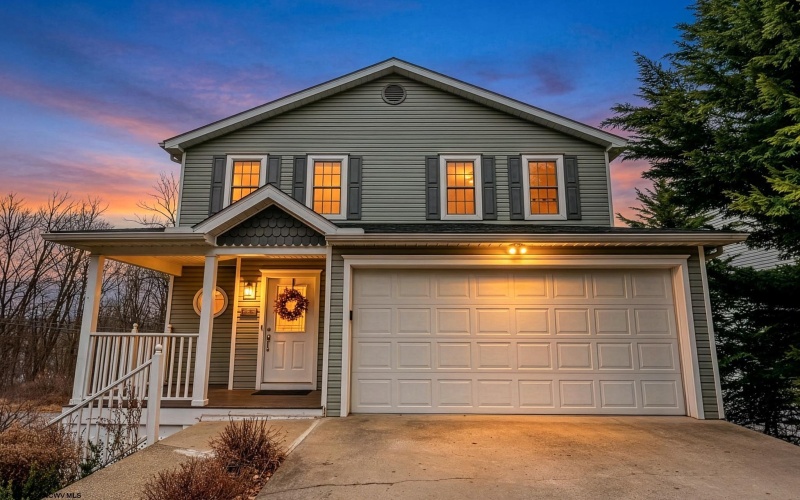 701 Park Side Lane, Morgantown, West Virginia 26501, 4 Bedrooms Bedrooms, 8 Rooms Rooms,3 BathroomsBathrooms,Single Family Detached,For Sale,Park Side,10163674