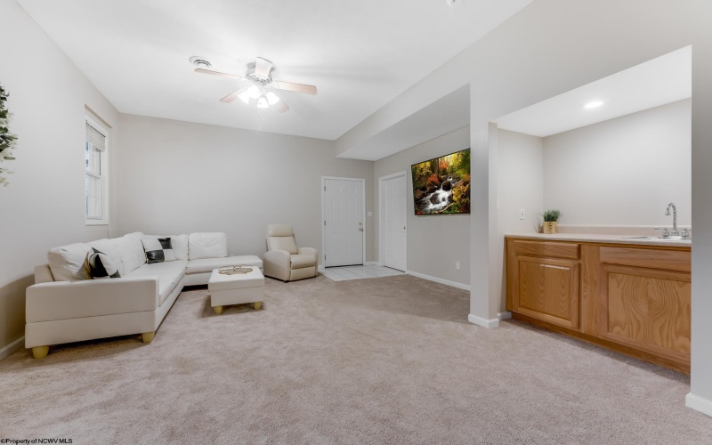 701 Park Side Lane, Morgantown, West Virginia 26501, 4 Bedrooms Bedrooms, 8 Rooms Rooms,3 BathroomsBathrooms,Single Family Detached,For Sale,Park Side,10163674