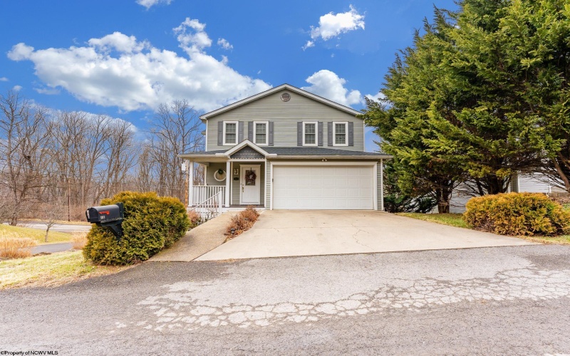 701 Park Side Lane, Morgantown, West Virginia 26501, 4 Bedrooms Bedrooms, 8 Rooms Rooms,3 BathroomsBathrooms,Single Family Detached,For Sale,Park Side,10163674