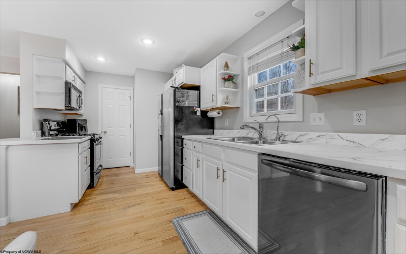 701 Park Side Lane, Morgantown, West Virginia 26501, 4 Bedrooms Bedrooms, 8 Rooms Rooms,3 BathroomsBathrooms,Single Family Detached,For Sale,Park Side,10163674