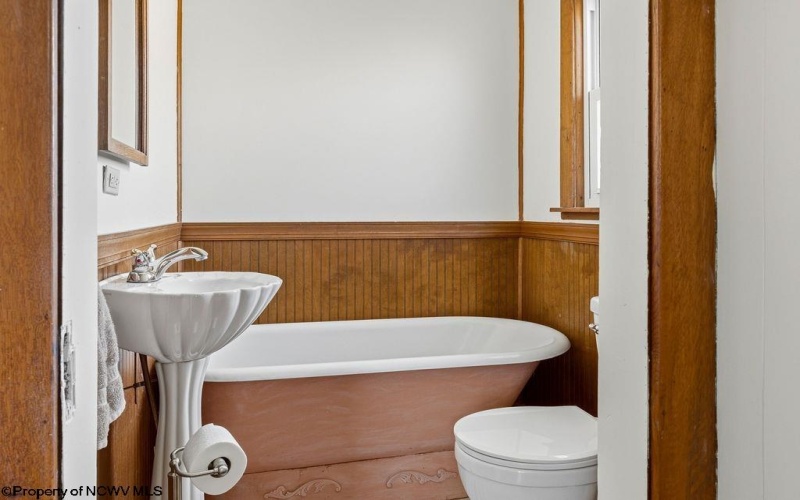 228 Jefferson Street, Bridgeport, West Virginia 26330, 3 Bedrooms Bedrooms, 8 Rooms Rooms,2 BathroomsBathrooms,Single Family Detached,For Sale,Jefferson,10163661