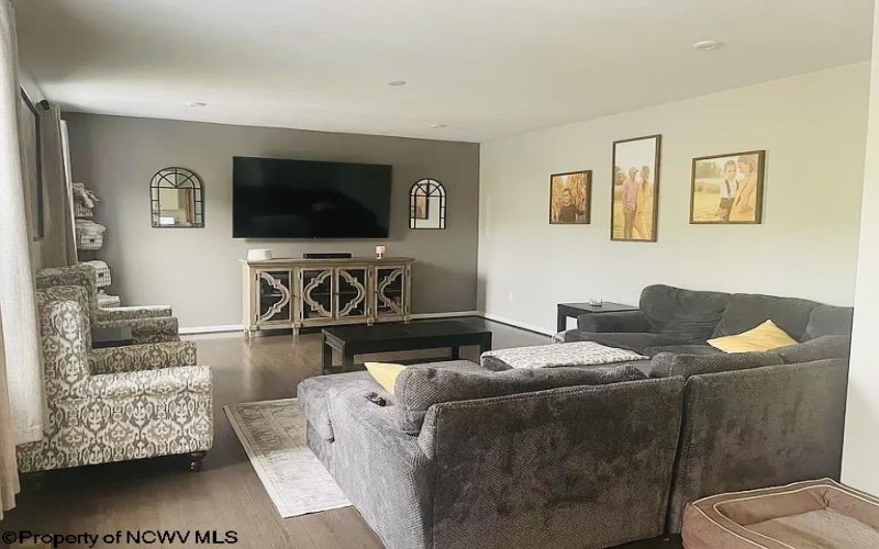 63 Kingston Drive, Bridgeport, West Virginia 26330, 5 Bedrooms Bedrooms, 10 Rooms Rooms,4 BathroomsBathrooms,Single Family Detached,For Sale,Kingston,10163665