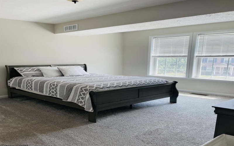 63 Kingston Drive, Bridgeport, West Virginia 26330, 5 Bedrooms Bedrooms, 10 Rooms Rooms,4 BathroomsBathrooms,Single Family Detached,For Sale,Kingston,10163665