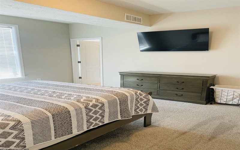 63 Kingston Drive, Bridgeport, West Virginia 26330, 5 Bedrooms Bedrooms, 10 Rooms Rooms,4 BathroomsBathrooms,Single Family Detached,For Sale,Kingston,10163665