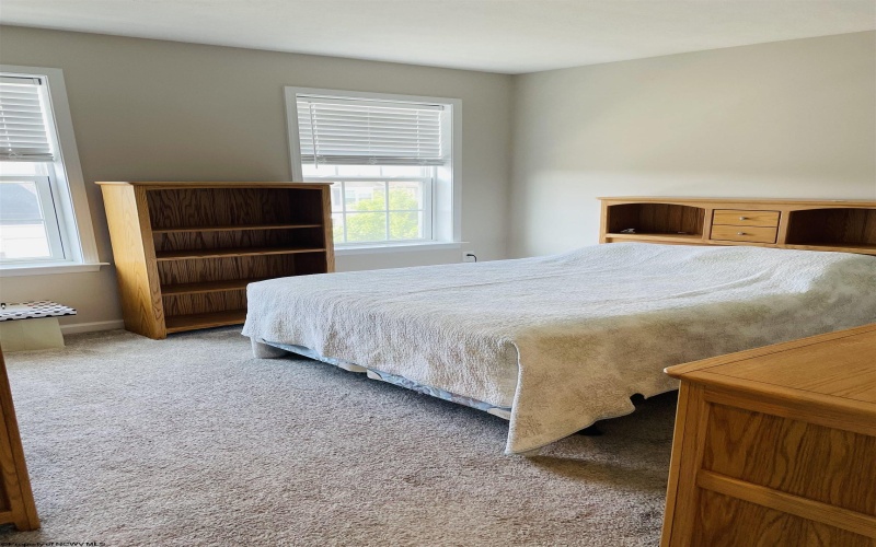 63 Kingston Drive, Bridgeport, West Virginia 26330, 5 Bedrooms Bedrooms, 10 Rooms Rooms,4 BathroomsBathrooms,Single Family Detached,For Sale,Kingston,10163665