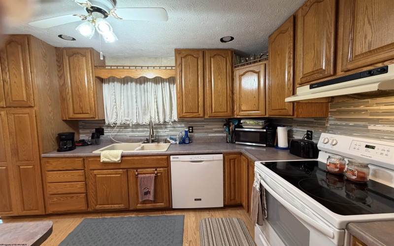 72 Torrey Drive, Buckhannon, West Virginia 26201, 3 Bedrooms Bedrooms, 6 Rooms Rooms,1 BathroomBathrooms,Single Family Detached,For Sale,Torrey,10163667