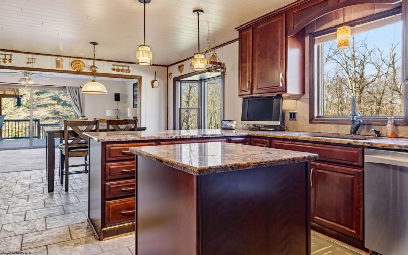 48 Raven Rock Drive, Morgantown, West Virginia 26508, 4 Bedrooms Bedrooms, 8 Rooms Rooms,2 BathroomsBathrooms,Single Family Detached,For Sale,Raven Rock,10163670