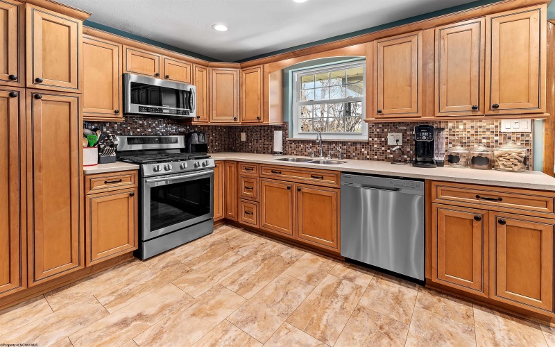 102 Lemont Court, Fairmont, West Virginia 26554, 3 Bedrooms Bedrooms, 7 Rooms Rooms,2 BathroomsBathrooms,Single Family Detached,For Sale,Lemont,10163671