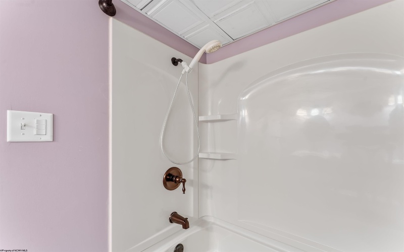 102 Lemont Court, Fairmont, West Virginia 26554, 3 Bedrooms Bedrooms, 7 Rooms Rooms,2 BathroomsBathrooms,Single Family Detached,For Sale,Lemont,10163671