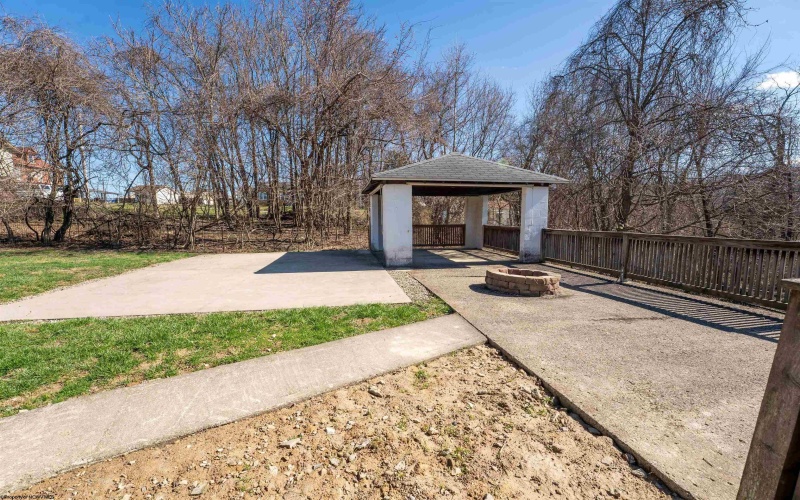 102 Lemont Court, Fairmont, West Virginia 26554, 3 Bedrooms Bedrooms, 7 Rooms Rooms,2 BathroomsBathrooms,Single Family Detached,For Sale,Lemont,10163671