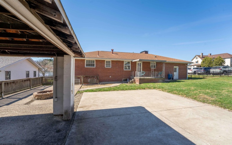 102 Lemont Court, Fairmont, West Virginia 26554, 3 Bedrooms Bedrooms, 7 Rooms Rooms,2 BathroomsBathrooms,Single Family Detached,For Sale,Lemont,10163671