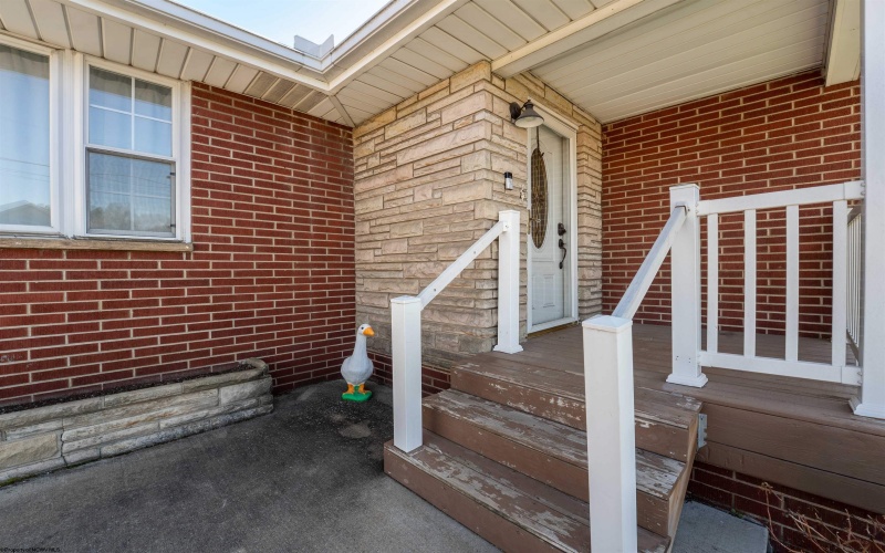 102 Lemont Court, Fairmont, West Virginia 26554, 3 Bedrooms Bedrooms, 7 Rooms Rooms,2 BathroomsBathrooms,Single Family Detached,For Sale,Lemont,10163671