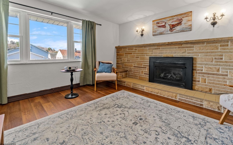 102 Lemont Court, Fairmont, West Virginia 26554, 3 Bedrooms Bedrooms, 7 Rooms Rooms,2 BathroomsBathrooms,Single Family Detached,For Sale,Lemont,10163671