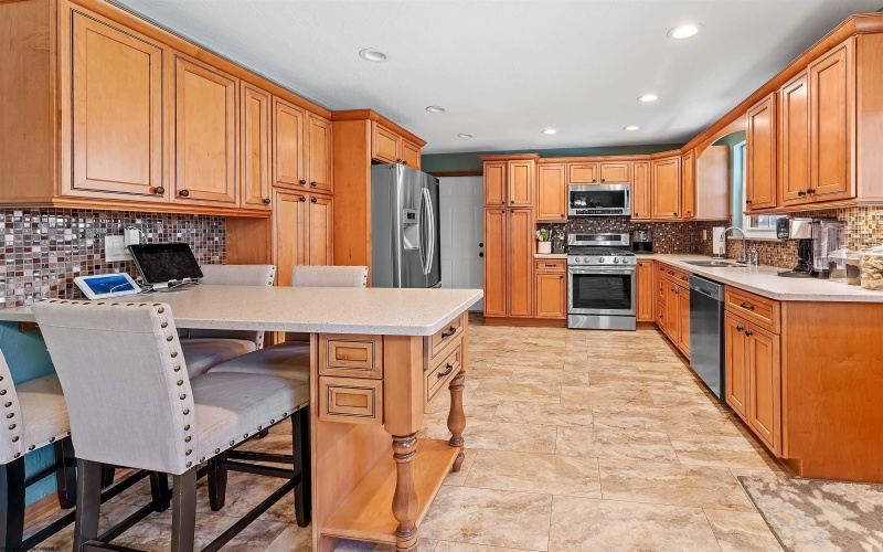 102 Lemont Court, Fairmont, West Virginia 26554, 3 Bedrooms Bedrooms, 7 Rooms Rooms,2 BathroomsBathrooms,Single Family Detached,For Sale,Lemont,10163671