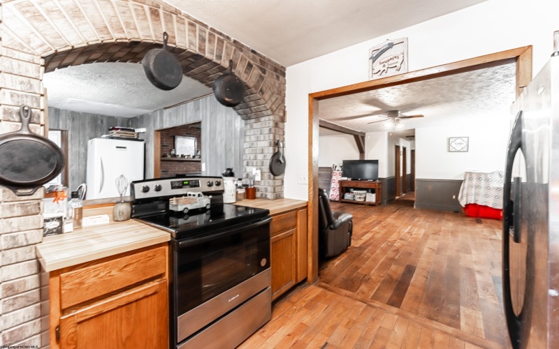 405 Catawba Road, Fairmont, West Virginia 26554, 2 Bedrooms Bedrooms, 9 Rooms Rooms,1 BathroomBathrooms,Single Family Detached,For Sale,Catawba,10161960