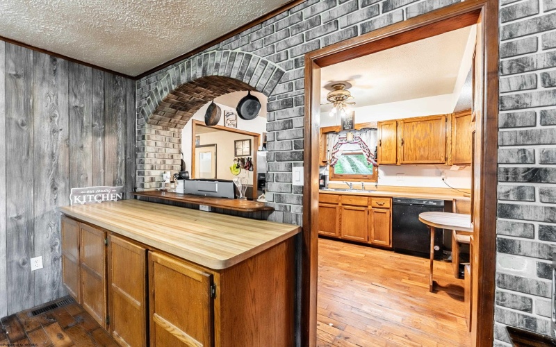 405 Catawba Road, Fairmont, West Virginia 26554, 2 Bedrooms Bedrooms, 9 Rooms Rooms,1 BathroomBathrooms,Single Family Detached,For Sale,Catawba,10161960